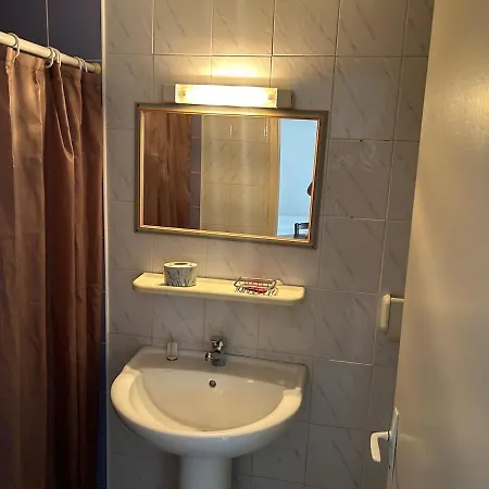 Apartment 2 Bedrooms In The Countryside *